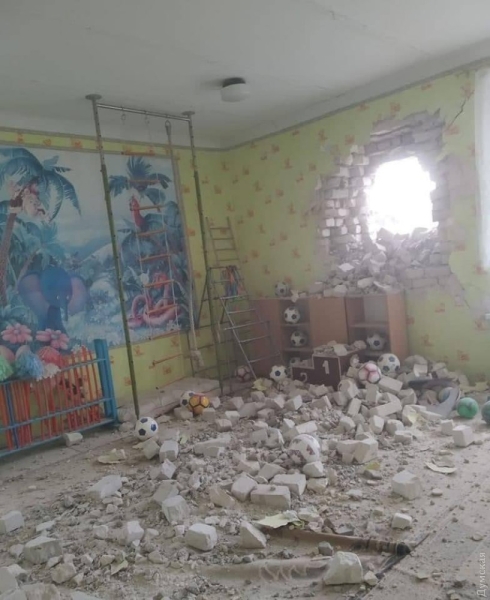 В Луганской области оккупанты ударили из артиллерии по детскому саду: пострадали трое сотрудников  