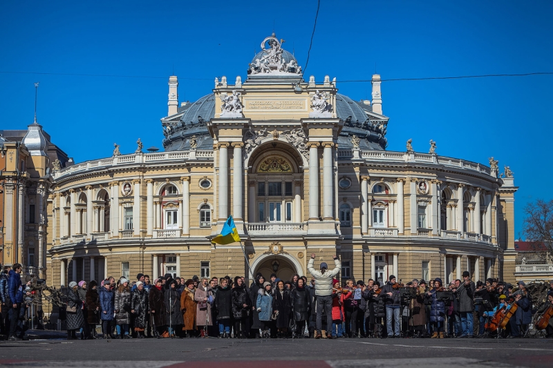 «Молитва за Украину». Одесская опера призвала закрыть небо над страной  