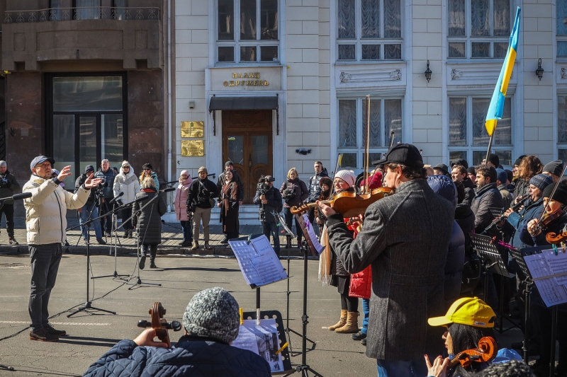 «Молитва за Украину». Одесская опера призвала закрыть небо над страной  