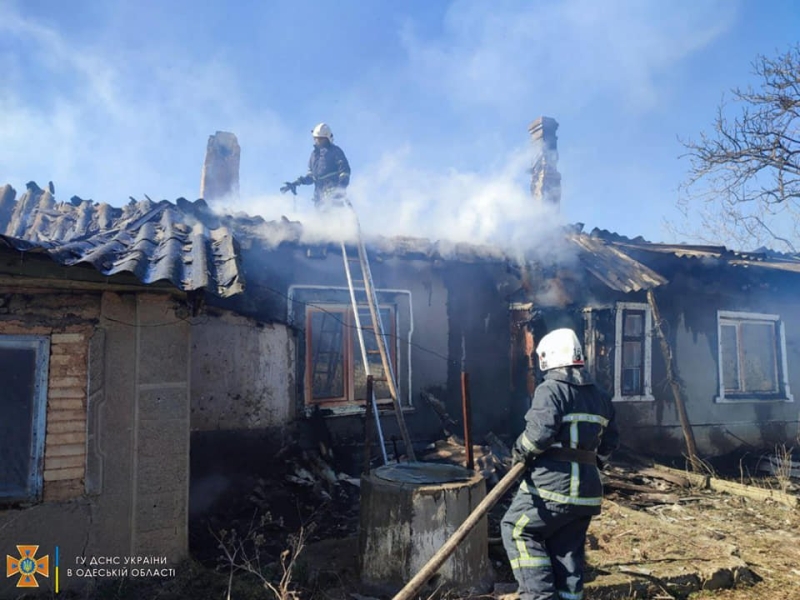 На Одещині через підпал сухої трави згорів приватний будинок, - ФОТО, ВІДЕО 