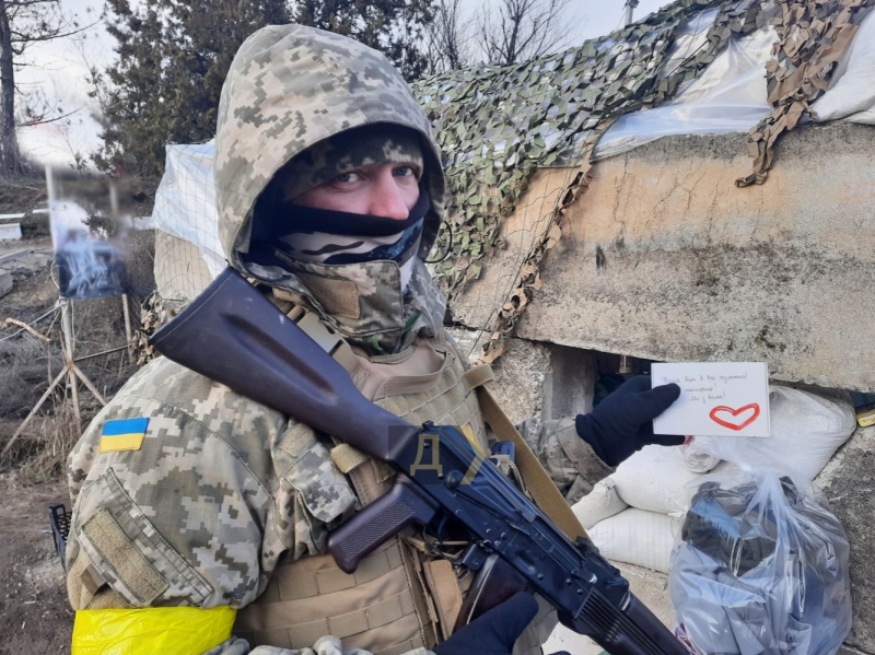 Никто из нас не рожден для войны, но бывают времена, когда все должны взять в руки оружие: как живут защитники Одессы на блокпостах и в окопах  