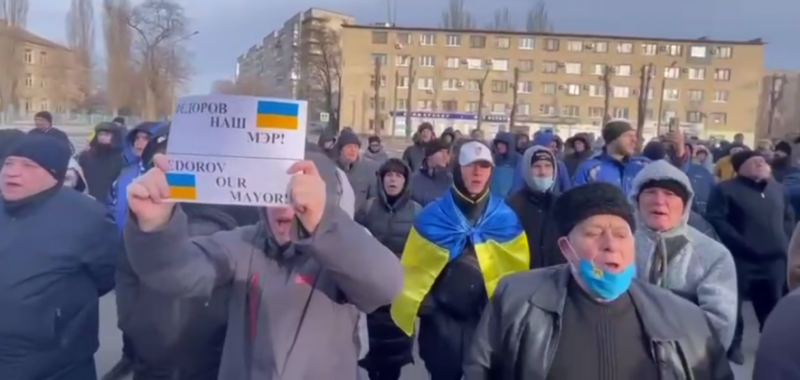 В окупованому росіянами Мелітополі жителі вийшли на мітинг, вимагають звільнити мера,- ВІДЕО