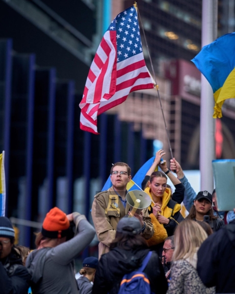 В центре Нью-Йорка прошла масштабная акция в поддержку Украины  