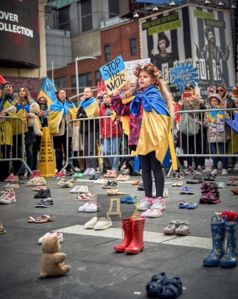 В центре Нью-Йорка прошла масштабная акция в поддержку Украины  