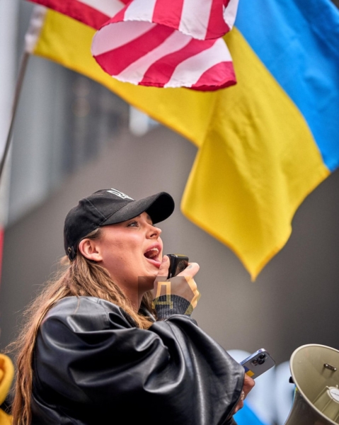 В центре Нью-Йорка прошла масштабная акция в поддержку Украины  