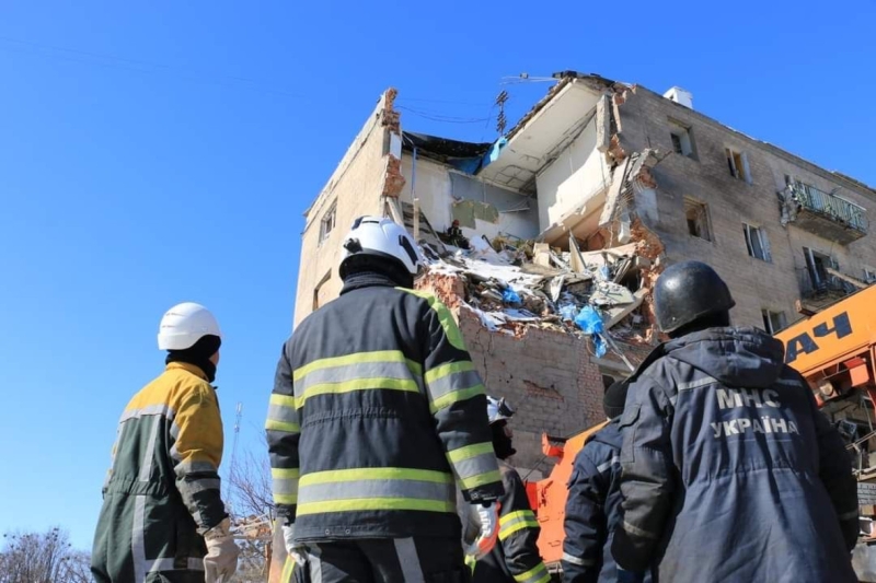 В Харькове спасатели обнаружили под завалами тело пожилой женщины