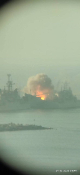 В порту временно оккупированного Бердянска уничтожен десантный корабль черноморского флота рф 