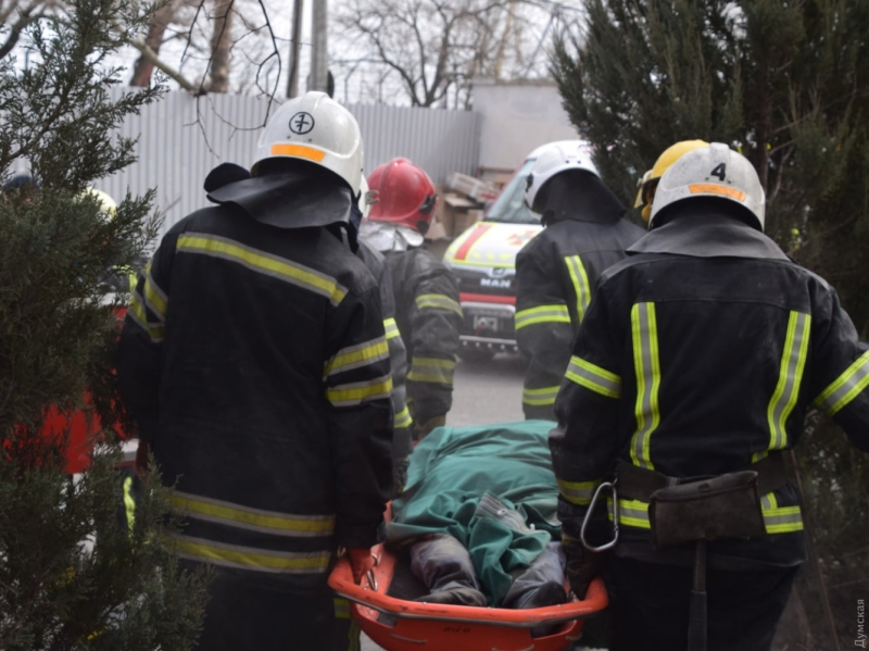 В разрушенном вражеской ракетой здании Николаевской областной администрации погибли не менее семи человек  