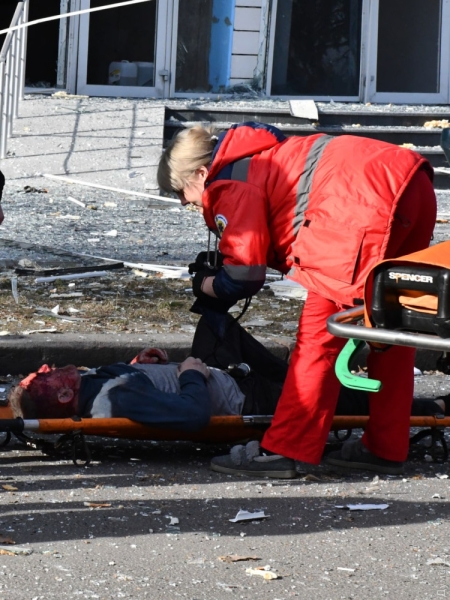 В разрушенном вражеской ракетой здании Николаевской областной администрации погибли не менее семи человек  