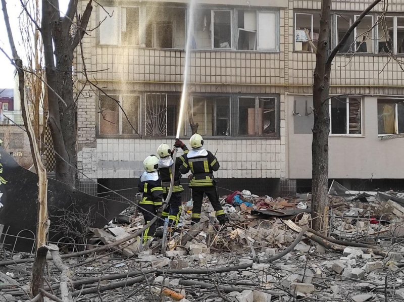 В результате вражеского обстрела в Киеве произошел обвал в многоэтажном жилом доме