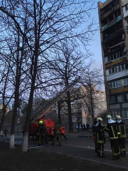 В Святошинском районе столицы под ударом российских оккупантов оказались жилые дома: два человека погибли