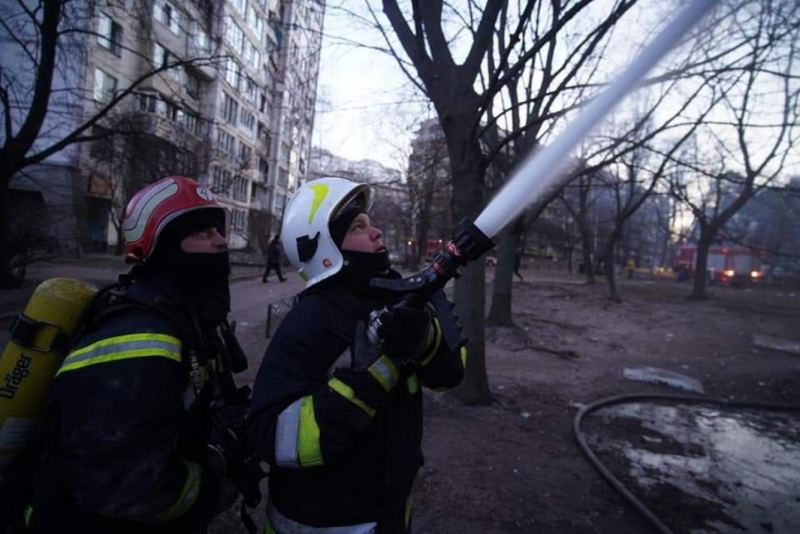 В Святошинском районе столицы под ударом российских оккупантов оказались жилые дома: два человека погибли