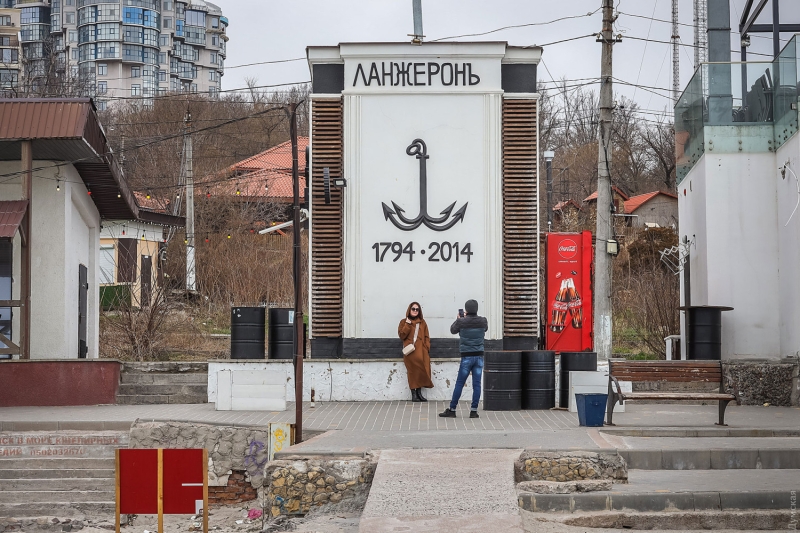 Апрельская Одесса: уборка Аллеи Славы и заминированные пляжи (фотозарисовка)