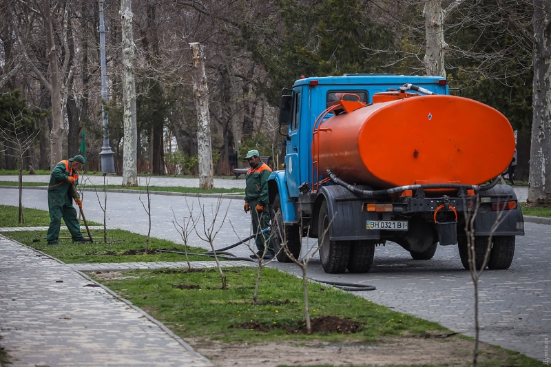 Апрельская Одесса: уборка Аллеи Славы и заминированные пляжи (фотозарисовка)