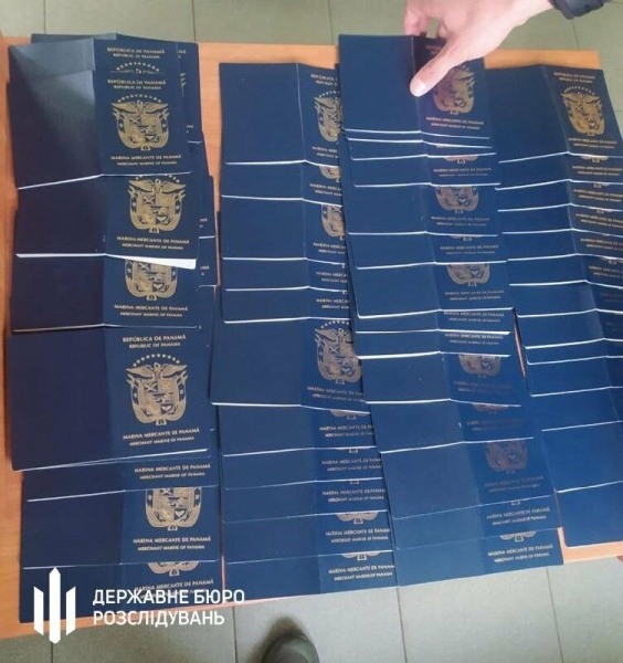 На Одещині затримали чоловіка з 57 паспортами моряка та контрактами з російською фірмою, - ФОТО, ВІДЕО 