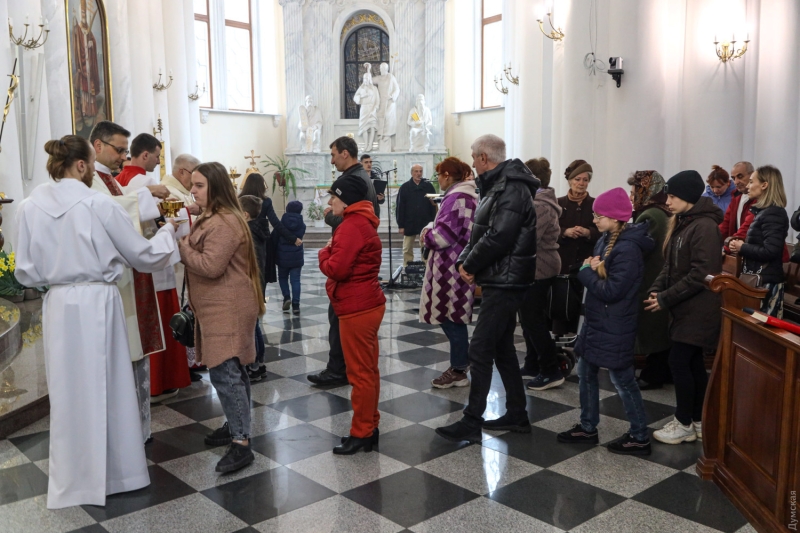 Одесские католики, армяне и часть протестантов отмечают Воскресение Христово (фоторепортаж, видео)