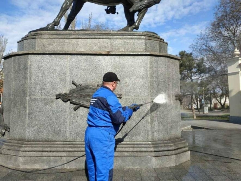 У місті панує звичне життя: комунальники слідкують за чистотою та порядком в Одесі, - ФОТО