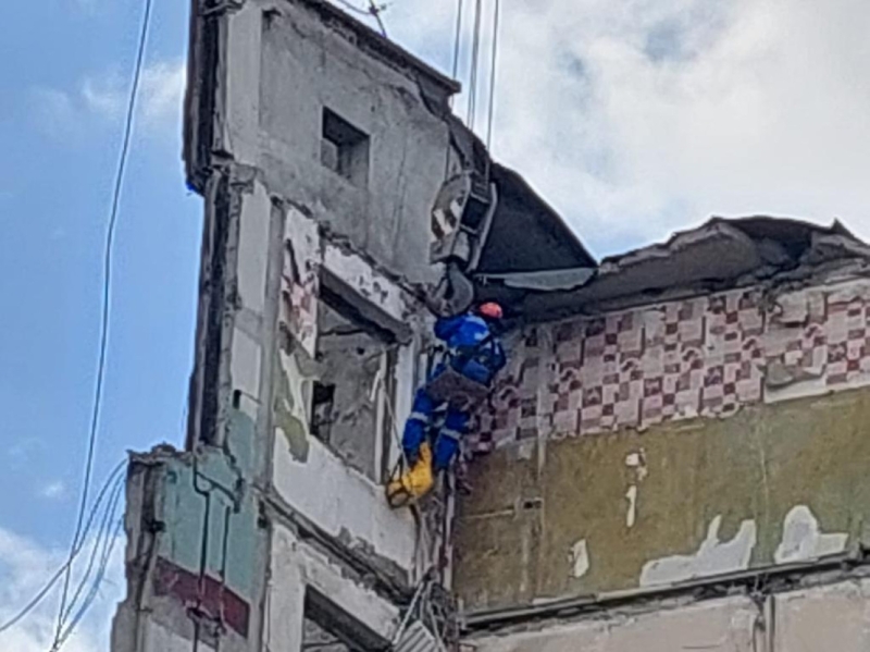 В Бородянке из-под завалов достали тела еще семи человек