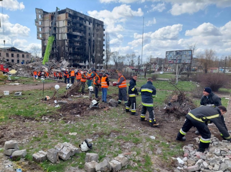 В Бородянке из-под завалов достали тела еще семи человек