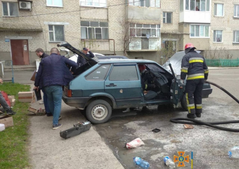 В Одеські області рятувальники ліквідували загорання автомобіля, - ФОТО 