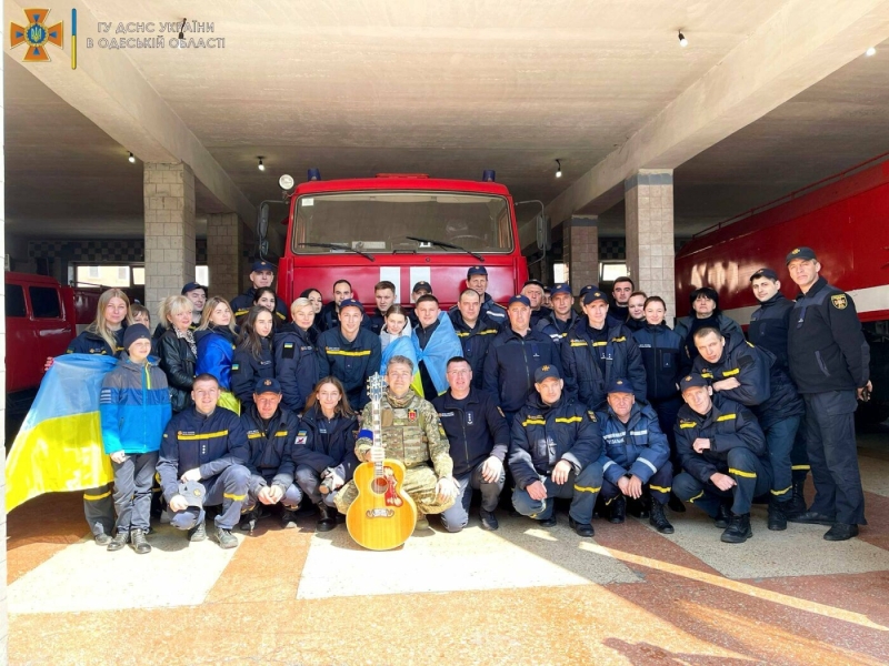 Виклик під час концерту: Микола Сєрга заспівав для одеських рятувальників, - ФОТО, ВІДЕО 