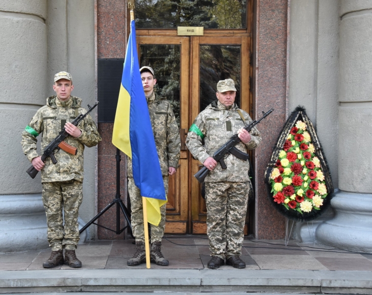 В Одессе с почестями провели в последний путь двух защитников Украины  