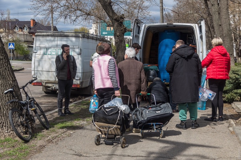 Жажда и прилеты: как Город Корабелов без воды и под обстрелами выживает     