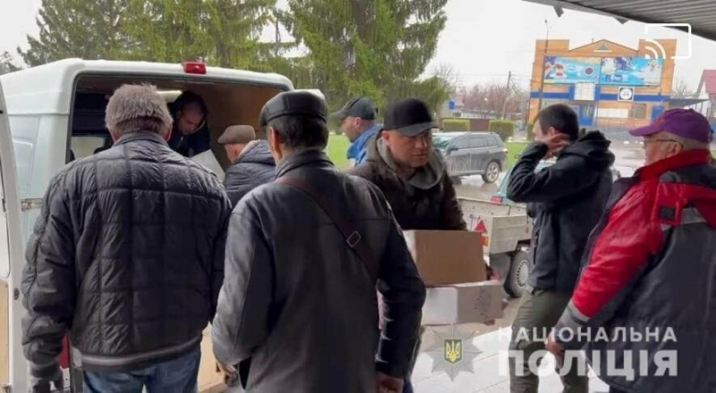 Жителі Одещини передали гуманітарну допомогу постраждалим під час бойових дій під Києвом, - ФОТО