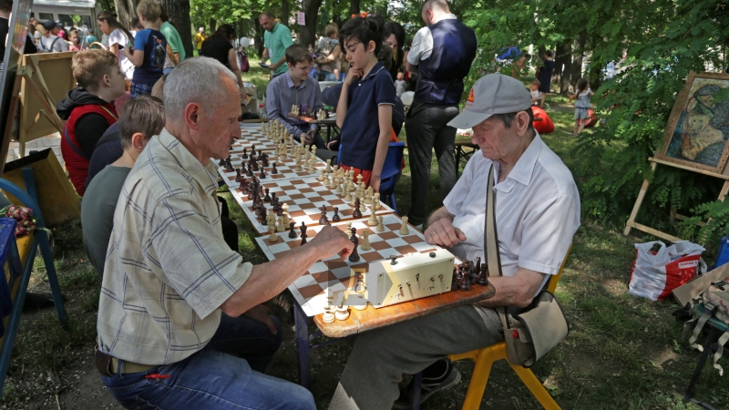 Город профессий, полиция и фудкорт: в одесском сквере прошел детский праздник  