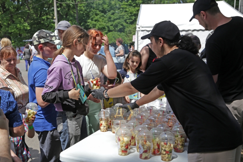 Город профессий, полиция и фудкорт: в одесском сквере прошел детский праздник  