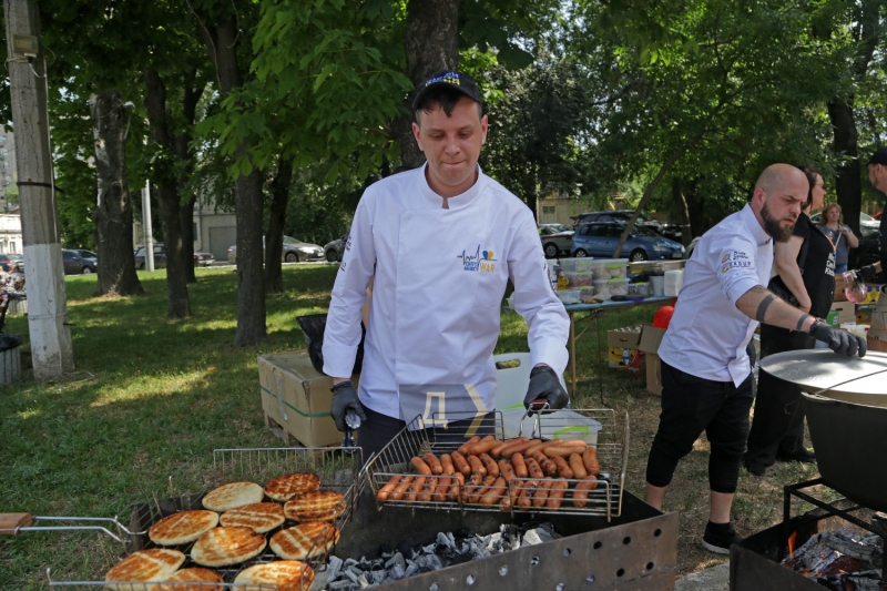 Город профессий, полиция и фудкорт: в одесском сквере прошел детский праздник  