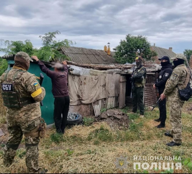 Майже 100 кущів: житель Одещини культивував нарковмісні рослини у теплицях, - ФОТО