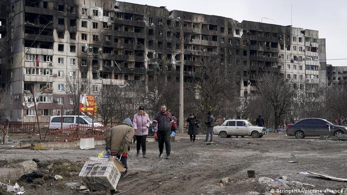 Маріуполь перетворився на могильник: знаходять сотні трупів під завалами,-ФОТО, ВІДЕО