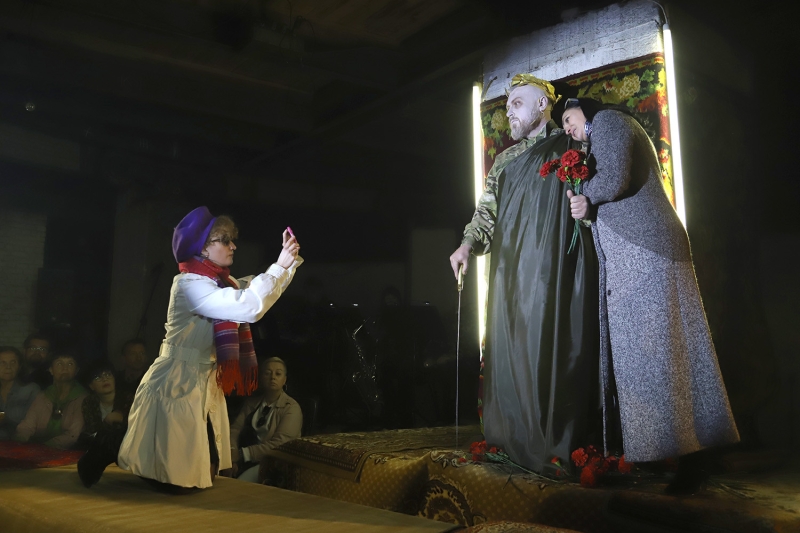 Полковника никто не ждет: одесский Украинский театр подготовил спектакль о войне, поднимающей даже мертвых  