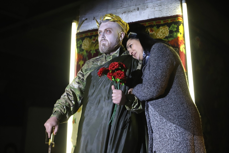 Полковника никто не ждет: одесский Украинский театр подготовил спектакль о войне, поднимающей даже мертвых  
