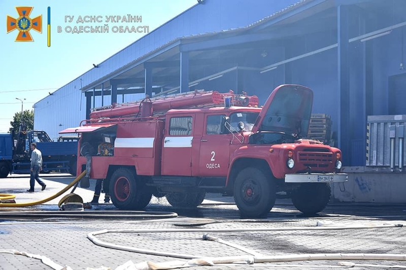 В "Епіцентрі" під Одесою спалахнули дерев'яні палети, - ФОТО