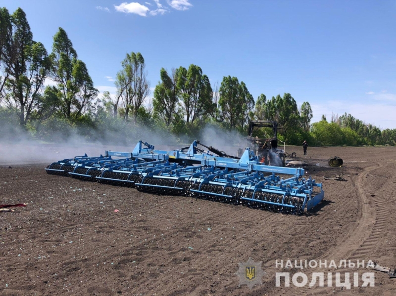 В Харьковской области оккупанты обстреляли работавший в поле трактор: водитель тяжело ранен  