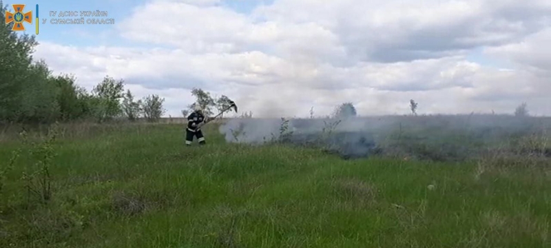 В Сумской области из-за вражеских обстрелов вспыхнули пожары