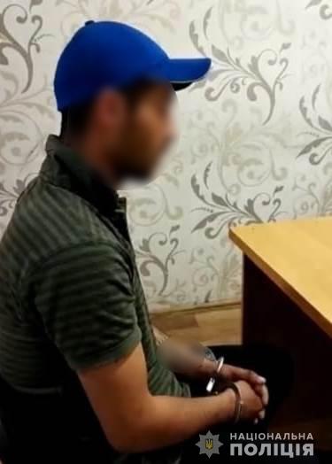 Задушив товариша та сам подзвонив у поліцію: на Одещині затримали чоловіка, підозрюваного у вбивстві, - ФОТО