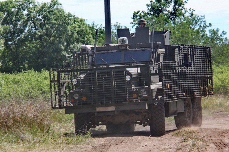 Британский Мastіff в степях Украины: морпехи учатся воевать с помощью новых оружия и техники