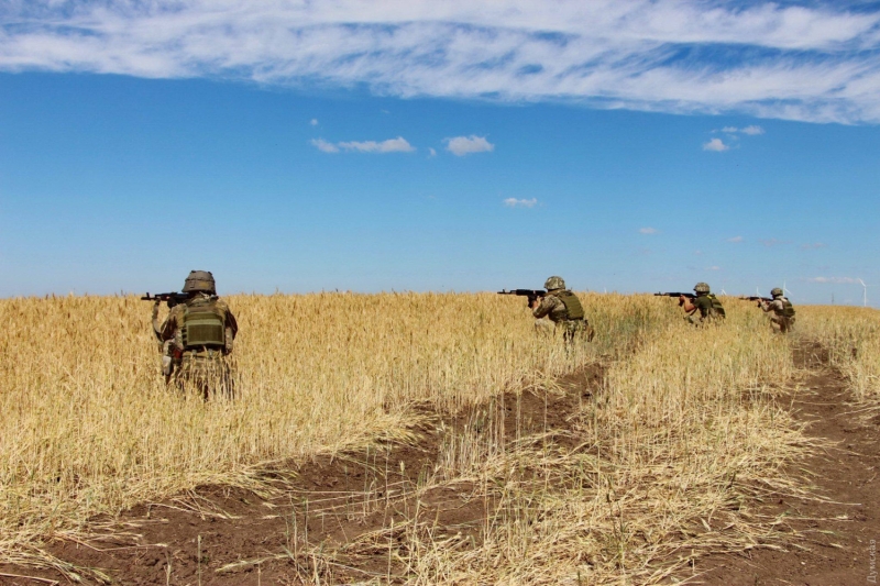 Британский Мastіff в степях Украины: морпехи учатся воевать с помощью новых оружия и техники