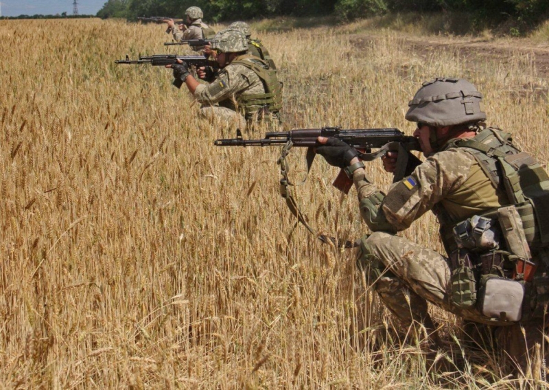 Британский Мastіff в степях Украины: морпехи учатся воевать с помощью новых оружия и техники