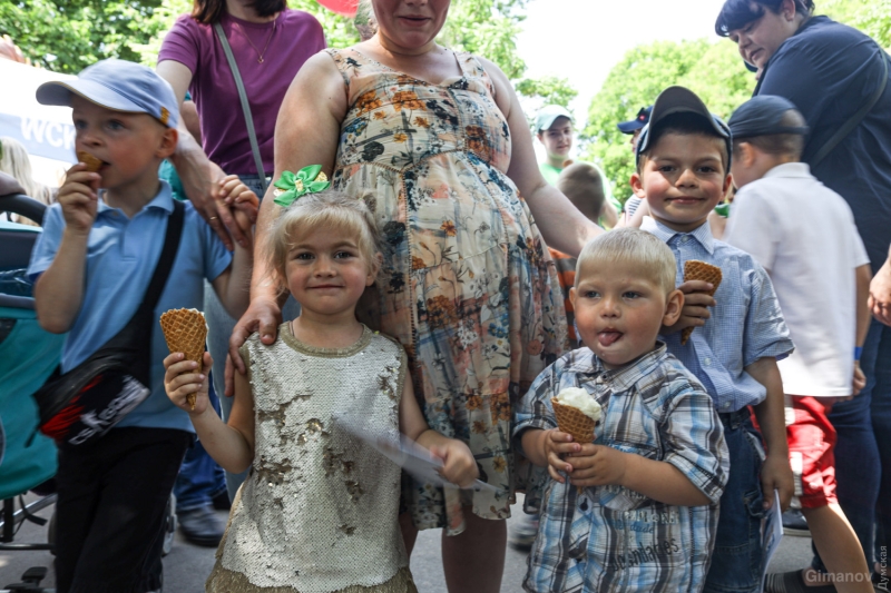 День защиты детей в одесском зоопарке: бесплатное мороженое, торт для Венди и спектакль от ТЮЗа  