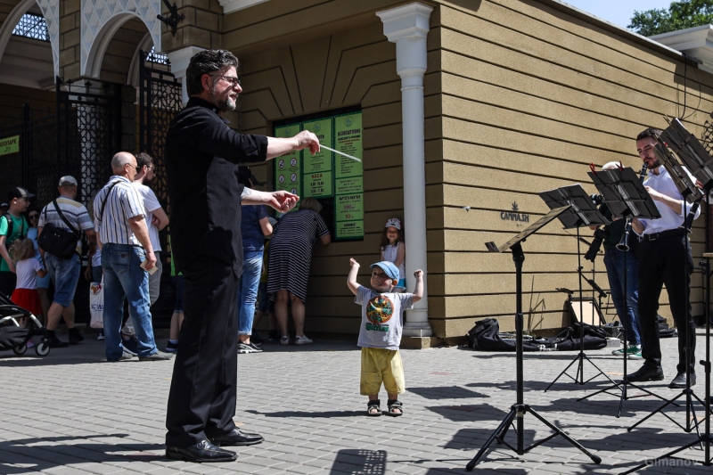 День защиты детей в одесском зоопарке: бесплатное мороженое, торт для Венди и спектакль от ТЮЗа  