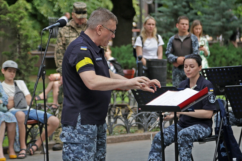 Гимн Украины, одесское попурри и Stefania: в Горсаду выступил оркестр ВМСУ  