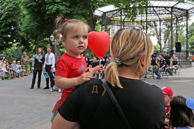 Гимн Украины, одесское попурри и Stefania: в Горсаду выступил оркестр ВМСУ  