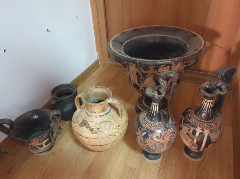 Коллекция древностей на чердаке и в электрощитовой: у бывшего нардепа-предателя нашли артефактов на миллионы долларов