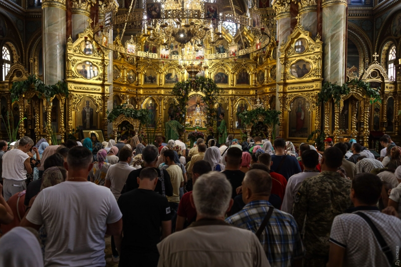 Одесские верующие отмечают День Святой Троицы