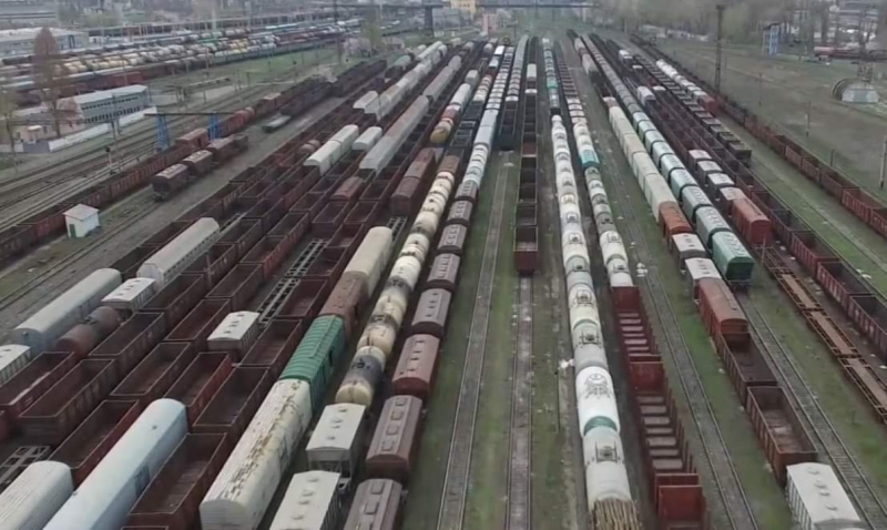 Оккупанты целились в&nbsp;несуществующие танки, а&nbsp;попали в&nbsp;вагоноремонтный завод: пострадал сотрудник