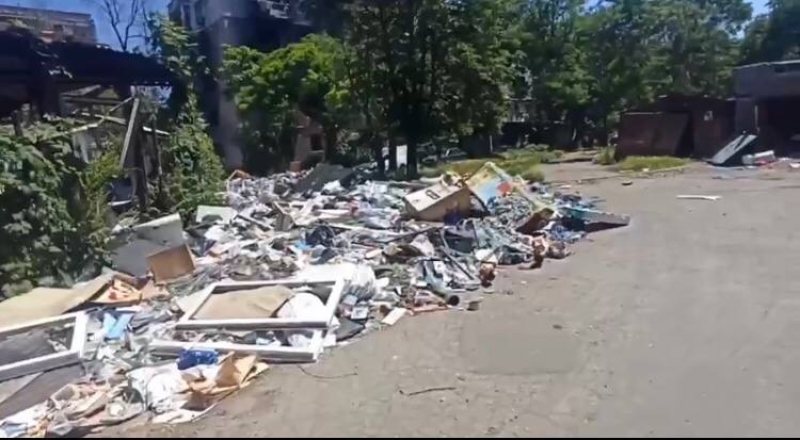 Російські окупанти завалили окупований Маріуполь сміттям – відходи не вивозили від початку війни